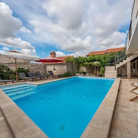 Torine Zadarvillas Zapuzane