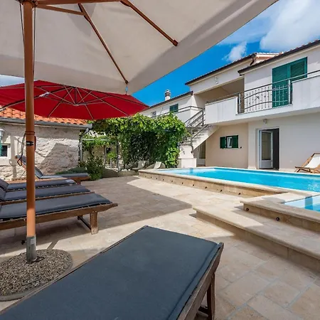 Torine Zadarvillas * Zapuzane