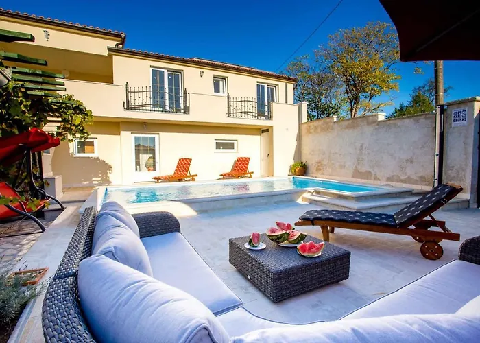 Torine Zadarvillas Zapuzane