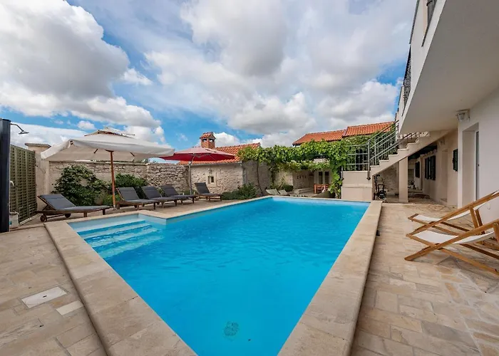 Torine Zadarvillas Zapuzane