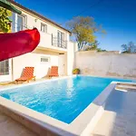 Torine Zadarvillas