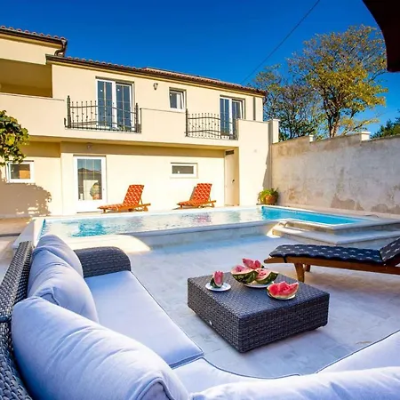 Torine Zadarvillas Zapuzane