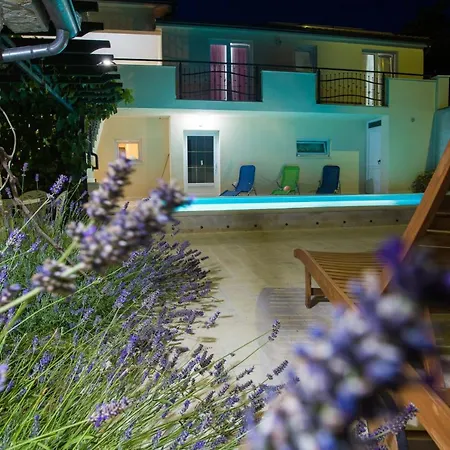 Torine Zadarvillas Zapuzane