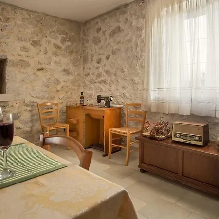 Torine Zadarvillas *