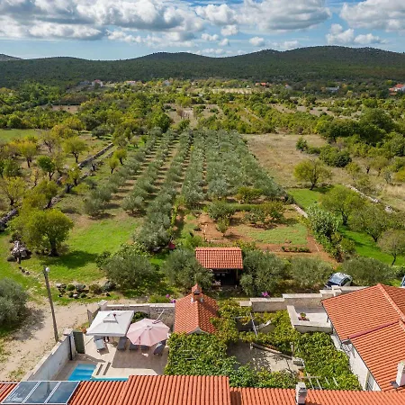 Torine Zadarvillas Zapuzane