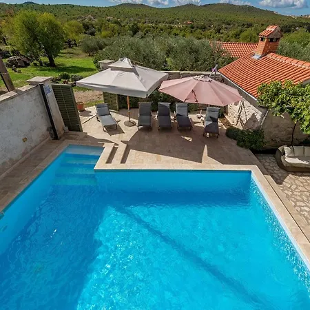 Torine Zadarvillas * Zapuzane