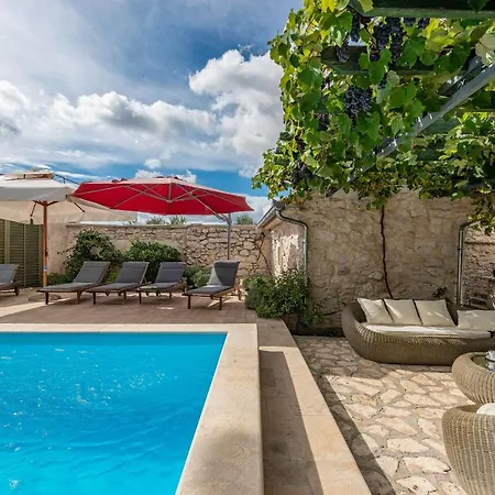 Torine Zadarvillas